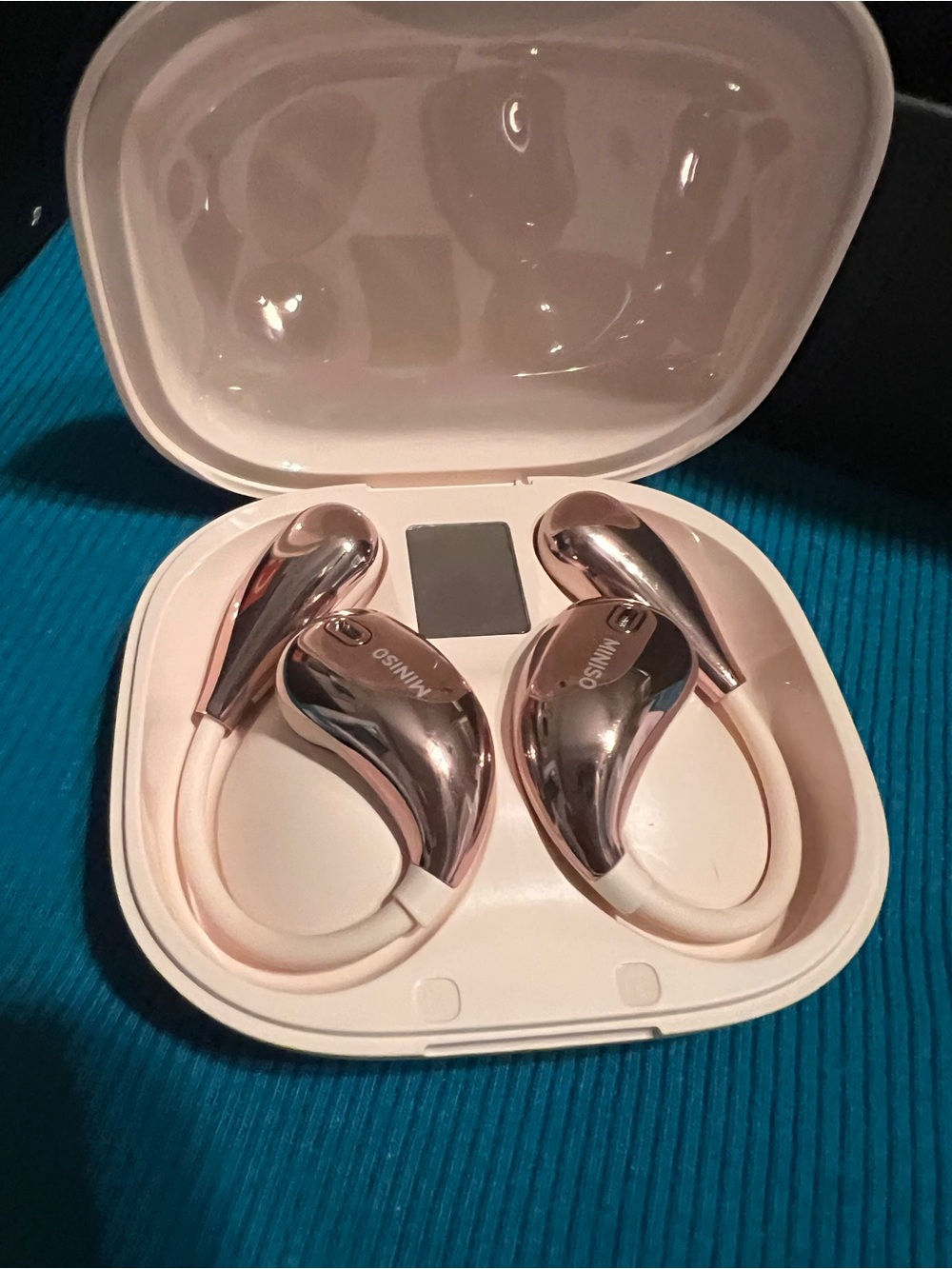 Miniso translate languages Wireless Rose Gold Earbuds with Charging Case